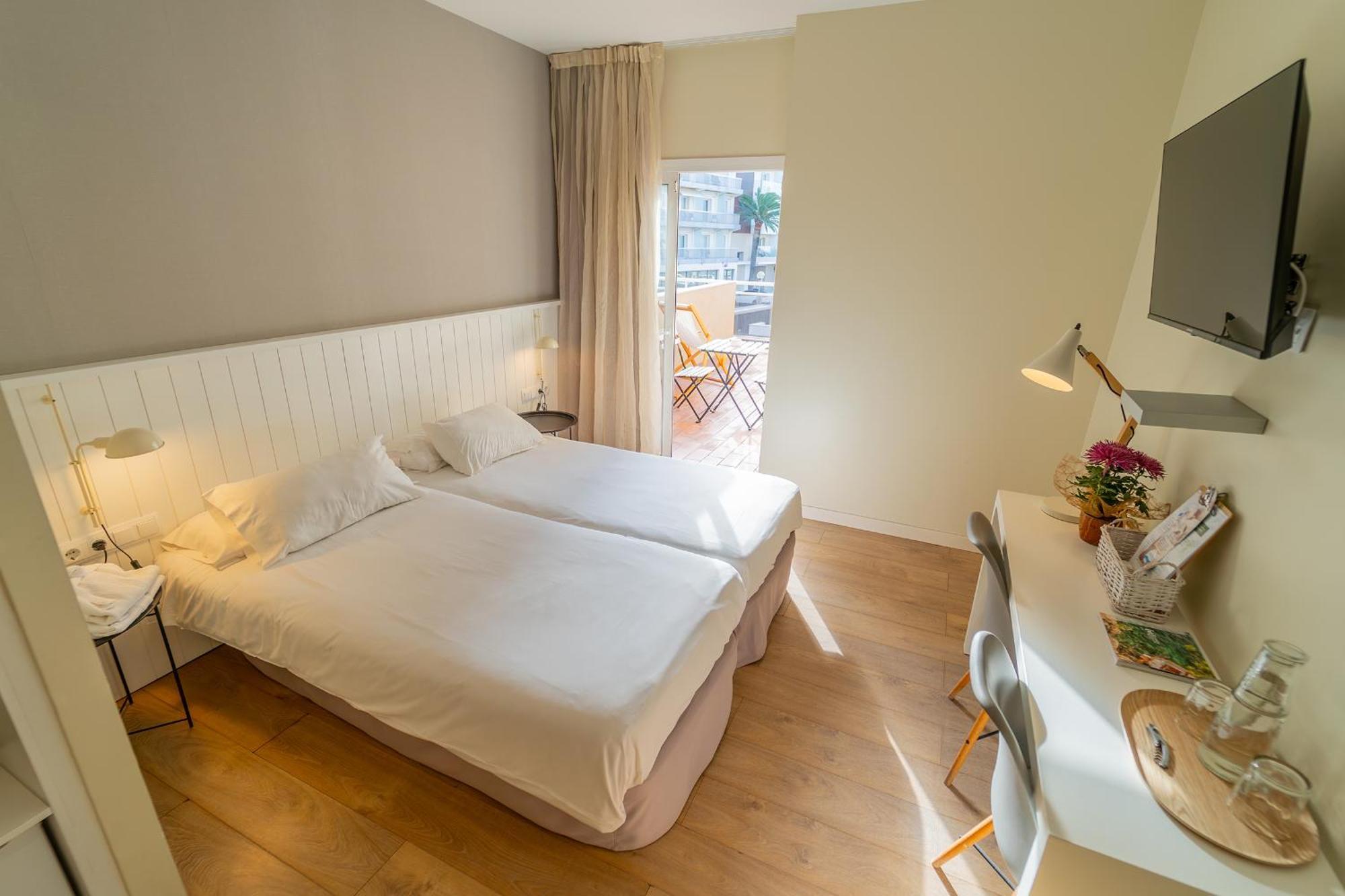Hotel & Apartaments Thalassa Sport & Spa Roses Buitenkant foto