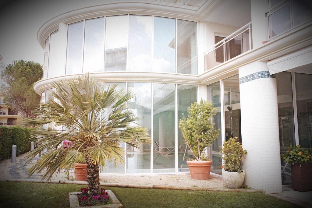 Hotel & Apartaments Thalassa Sport & Spa Roses Buitenkant foto